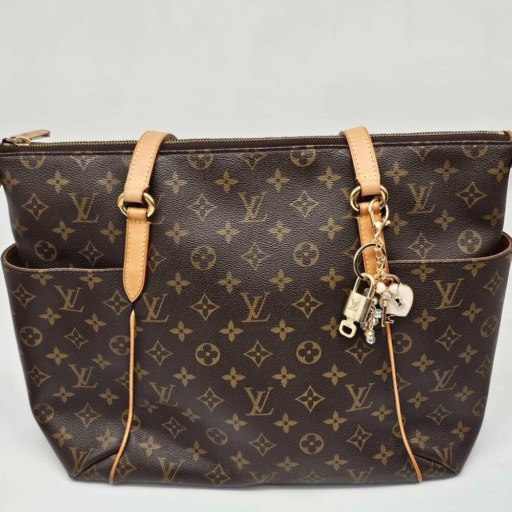Authentic Louis Vuitton Gold Lock & Key ✨ Bag Charm Unbranded Keychain - Picture 3 of 7